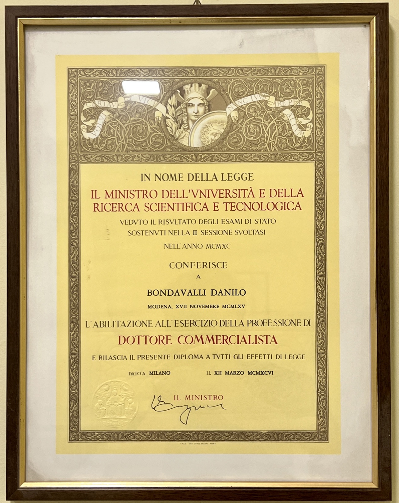 Attestato di abilitazione alla professione di Dottore Commercialista rilasciato dal Ministero dell'Universita e della Ricerca