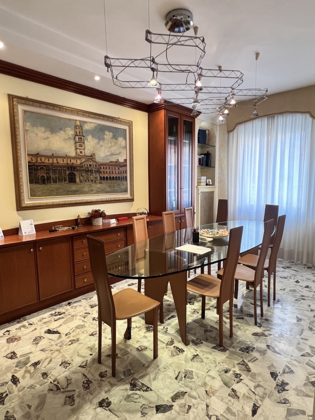 Vista della sala riunioni dello Studio Bondavalli a Modena